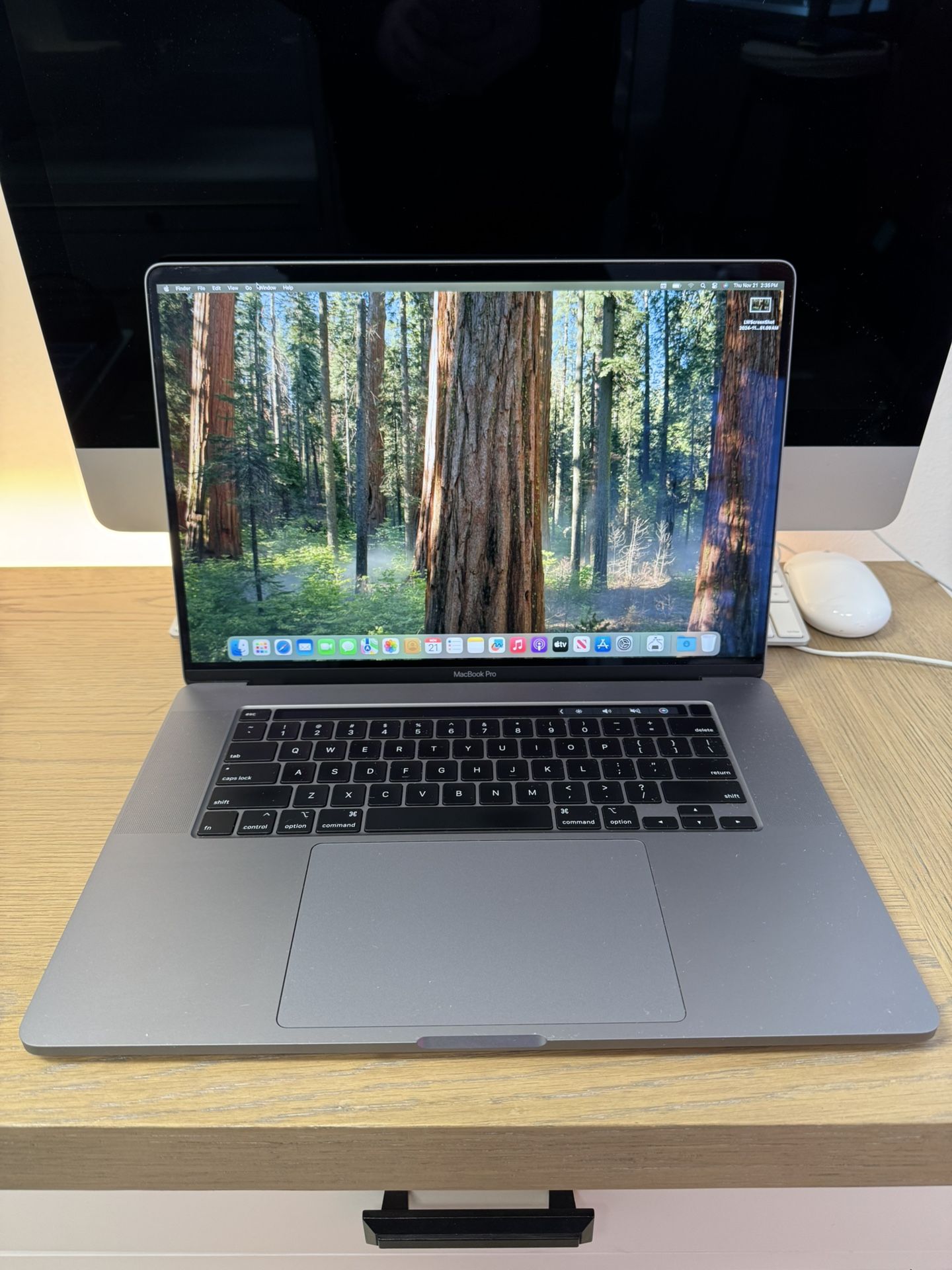 2019 16” MacBook Pro Core i9 16GB Ram 1TB SSD!