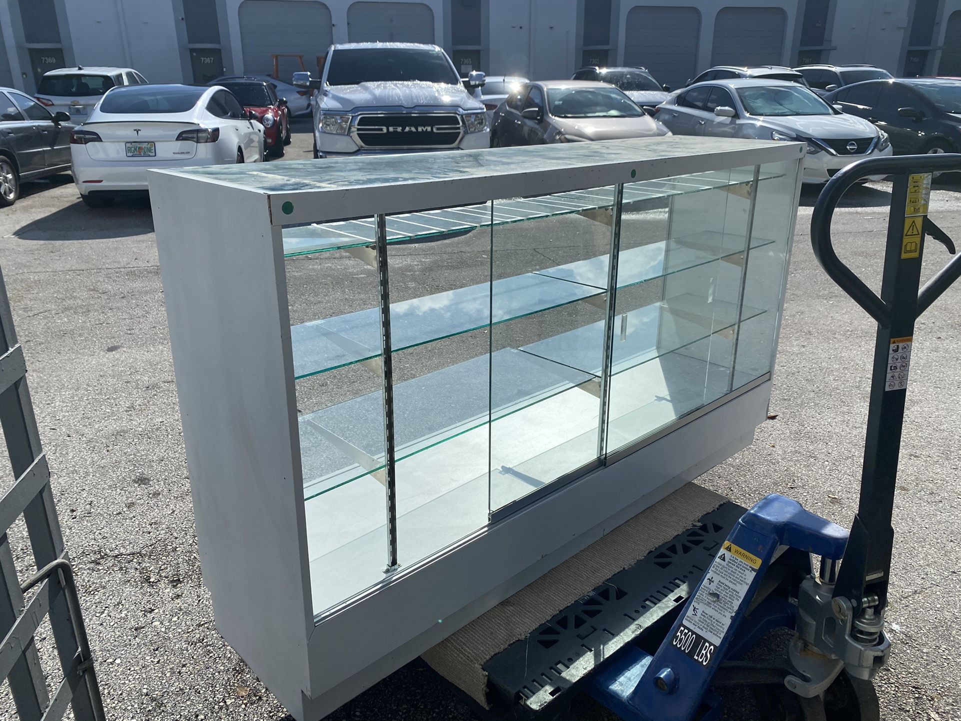 Retail Display Cases With Glass, 4 Available (take all for $200) Pickup in Doral