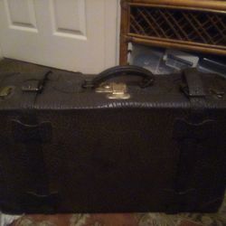 Antique Leather Sosy Travel Suitcase