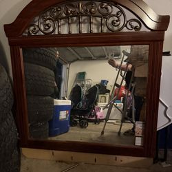 Dresse Mirror 