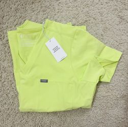 FIGS Sea Mist Large Women Catarina One Pocket Top