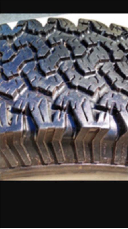 15" 2 used tires 33x11.50R15 Bfg good tires