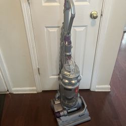 Dyson  Max Vacuum Cleaner 