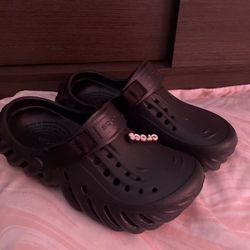 Black Crocs/size J4