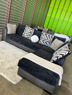 Ashley furniture sofa sectional couch (DELIVERY AVAILABLE)