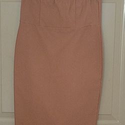 Nwot Women's Skirt by Bozzolo in Size M