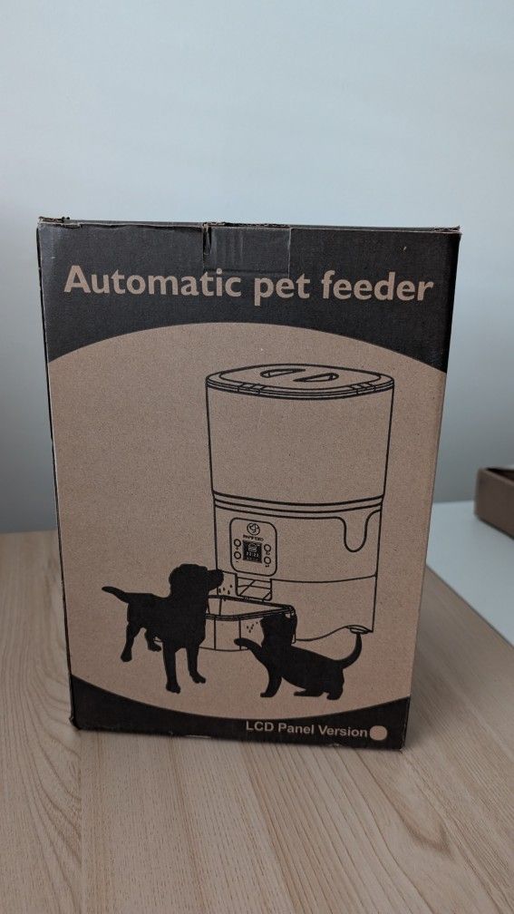Automatic pet feeder