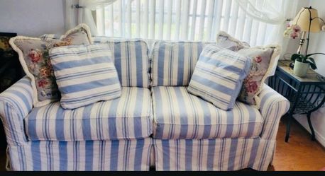 Modern Style Sofa By Crate And Barrel