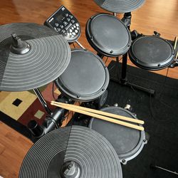 Electronic Drums Alesis  DM6
