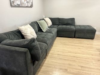Modern Charcoal Gray Sectional Sofa with Storage Ottoman – Excellent Condition