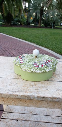 A Super Cute Ceramic Decorative Dish w/Lid 9"L 2"D