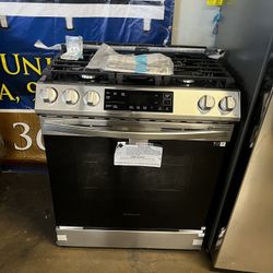 NEW OPEN BOX SAMSUNG STAINLESS STEEL GAS SLIDE IN STOVE 30”