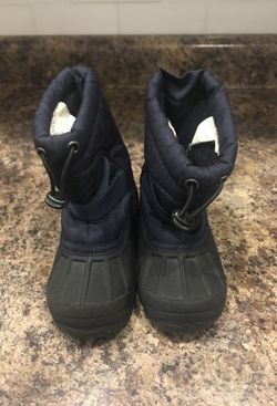 Size 7 child snow boots