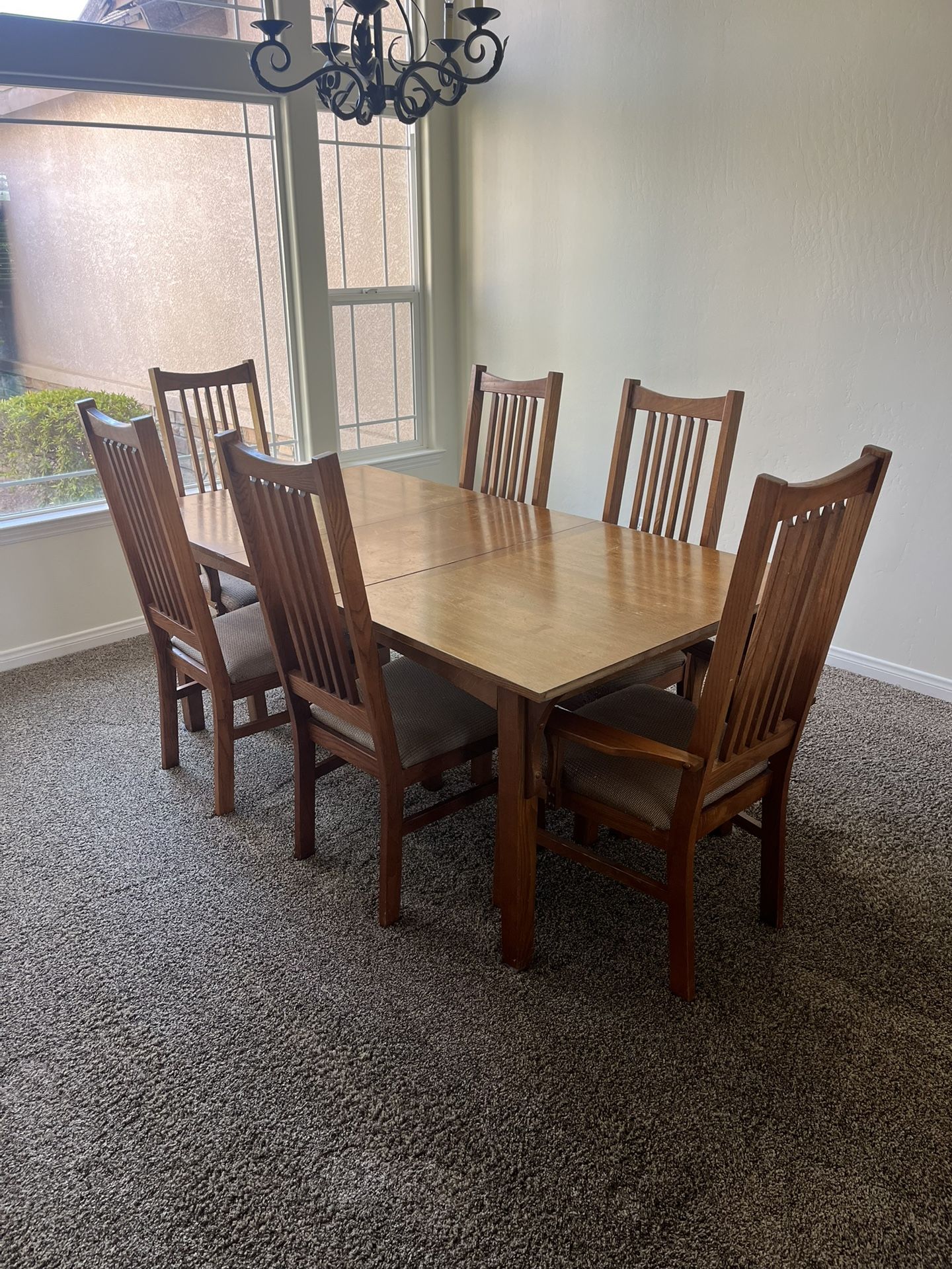 Kitchen/ Dining Room Table & 6 Chairs
