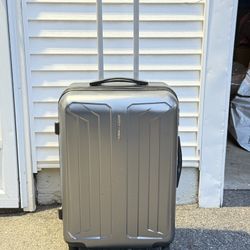 26” Hard-shell suitcase with spinner wheels