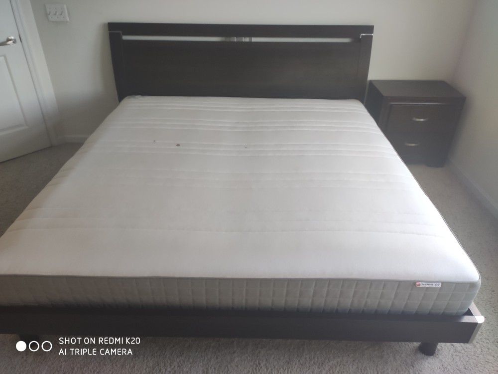 King size bed with memory foam mattress