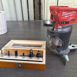 Milwaukee Fuel M18 Router With Bits