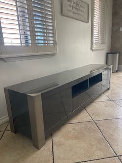 High Gloss TV Stand / Entertainment Center