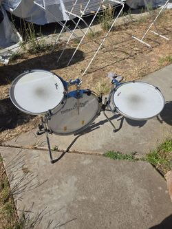 Vintage compact travel drum kit
