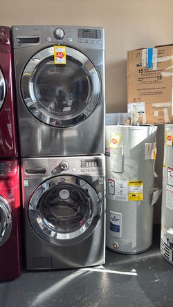 Nice like new LG washer and gas dryer set front