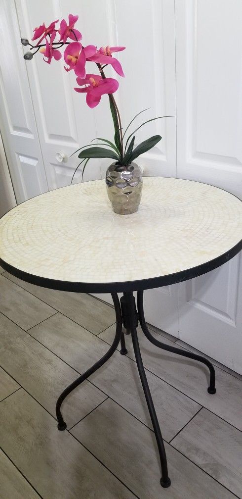 Round Stone Metal White Cream Console Table Indoor/Outdoor Diameter 28"x30.5"Tall ~ Durable Heavy No Pet No Smoke Home