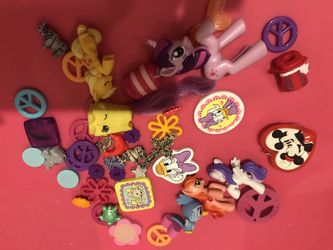 Random trinkets for beads / Kandi
