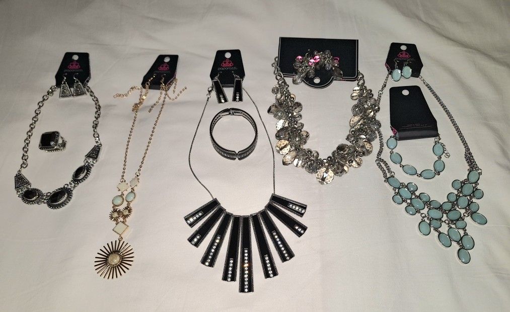 Paparazzi Jewelry Necklace And Earrings 5 Set
