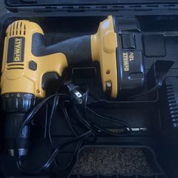 Dewalt Drill/2 18 V Batteries