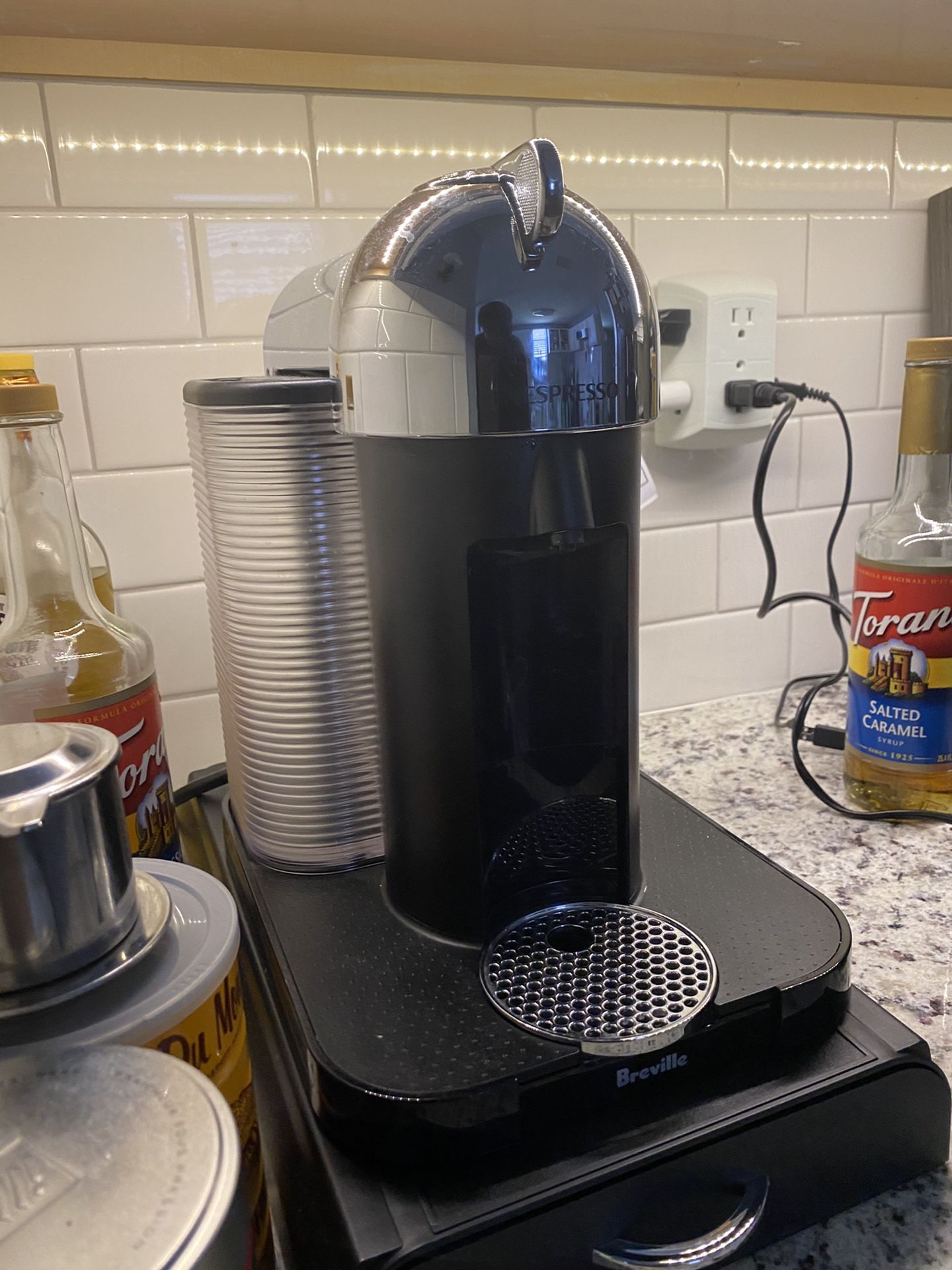 Breville nespresso machine coffee cafe espresso