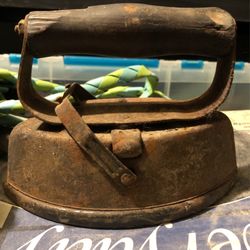 Vintage Asbestos Sad Iron 72-B