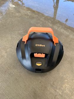 Pool vacuum
