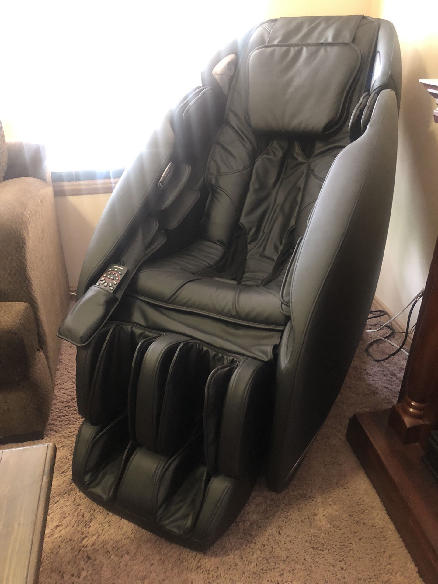 Best Massage Business Class Zero Gravity Massage Chair Like New