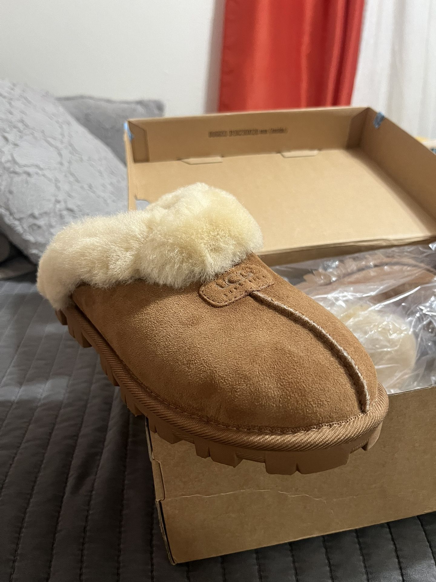 UGG Woman Slippers 