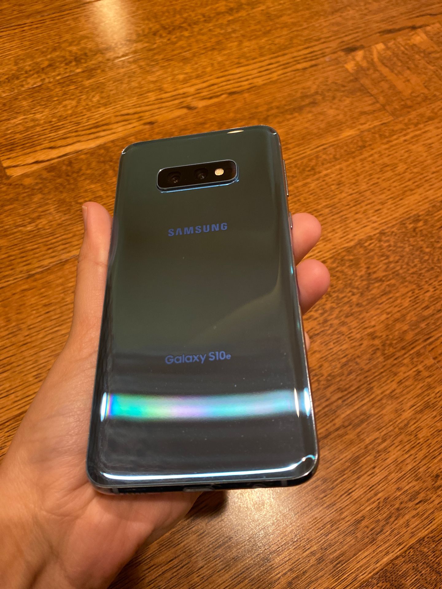 SAMSUNG GALAXY S10E - 64 GB - UNLOCKED FOR WORLDWIDE USE