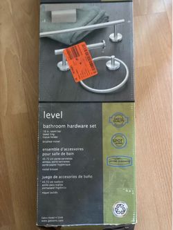 Gatco Level Bathroom Hardware Set 3-Piece Brushed Nickel – New in Box