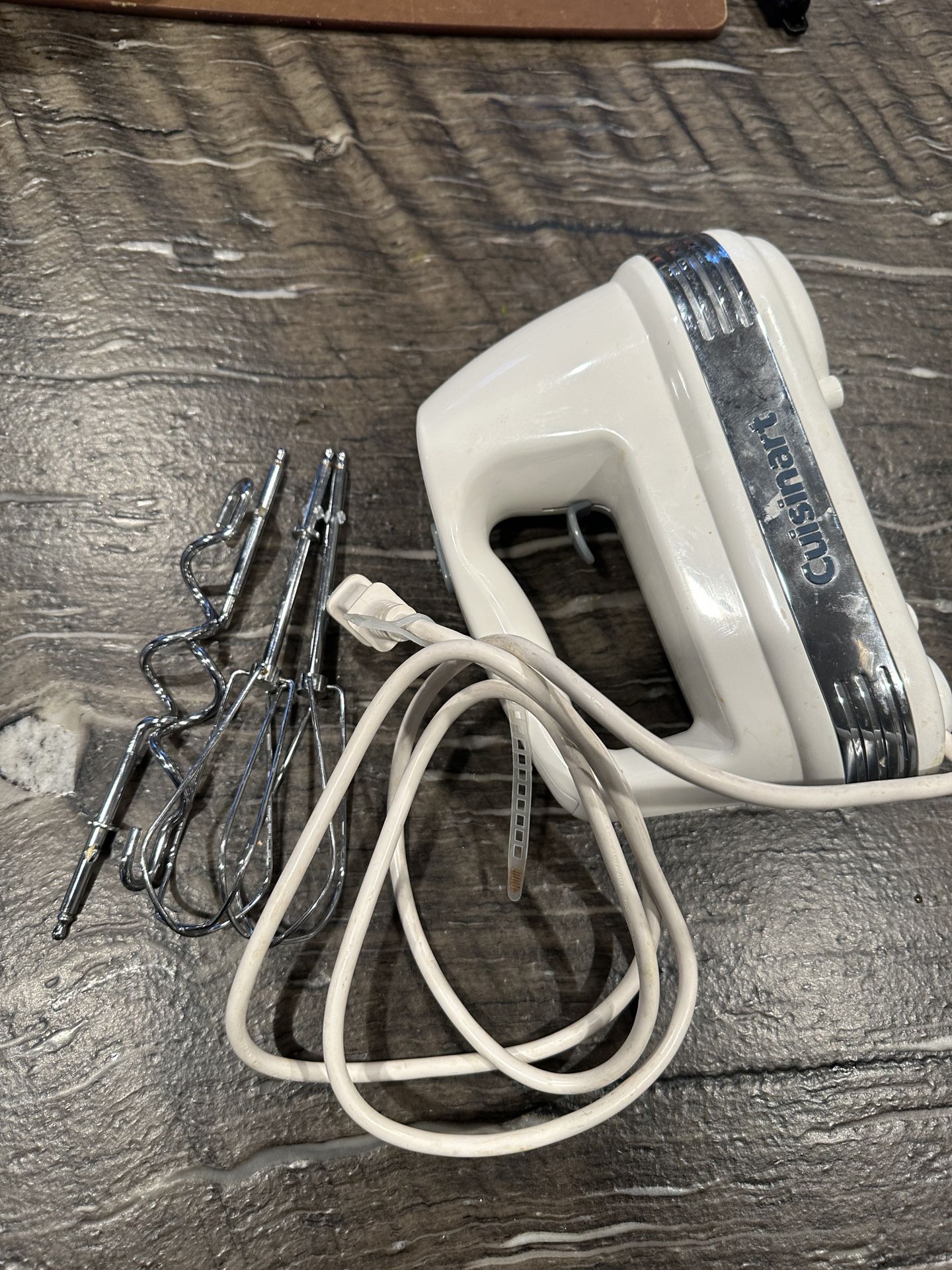 Cuisinart 5 Speed Hand Mixer Almost New for Sale in Chino Hills, CA -  OfferUp