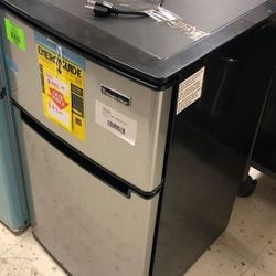 Magic chef mini fridge