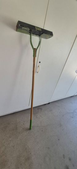 54  INCHES  LONG  HARDWOOD  HANDLE  15 INCHES  WIDE  THATCH  RAKE  FOR  GRASS  LAWNS