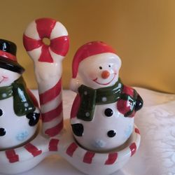 Snowman Salt And Pepper Shakers on Stand