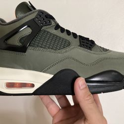 Air Jordan 4 Undefeated 