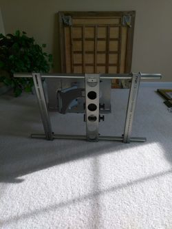 Extended and swivel TV handle/mount till 80"tv