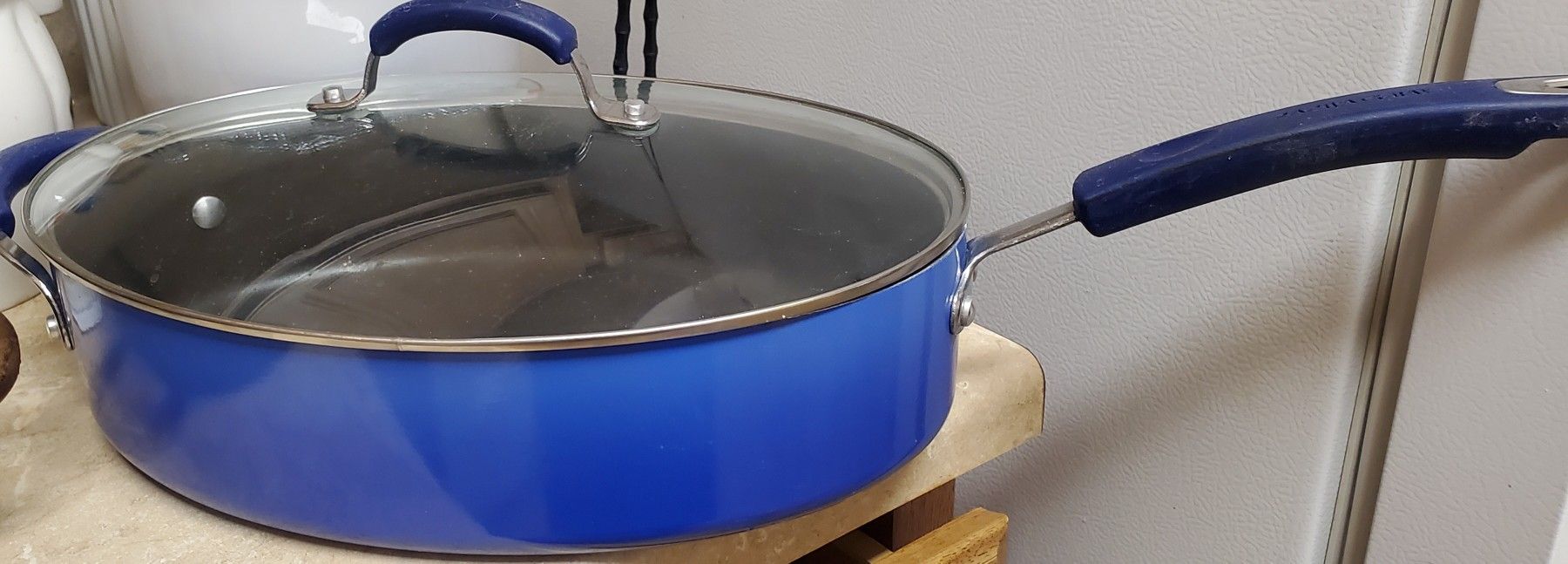 BLUE COOKING PAN