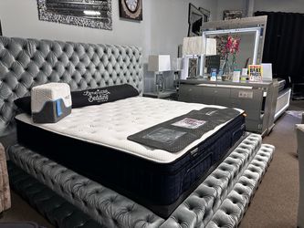 Beautiful bedroom set! $1799 🩷🔥 Easy Financing!