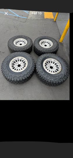 17" KM445 IMPACT beadlocks w- 35" Toyo RT Trail tires