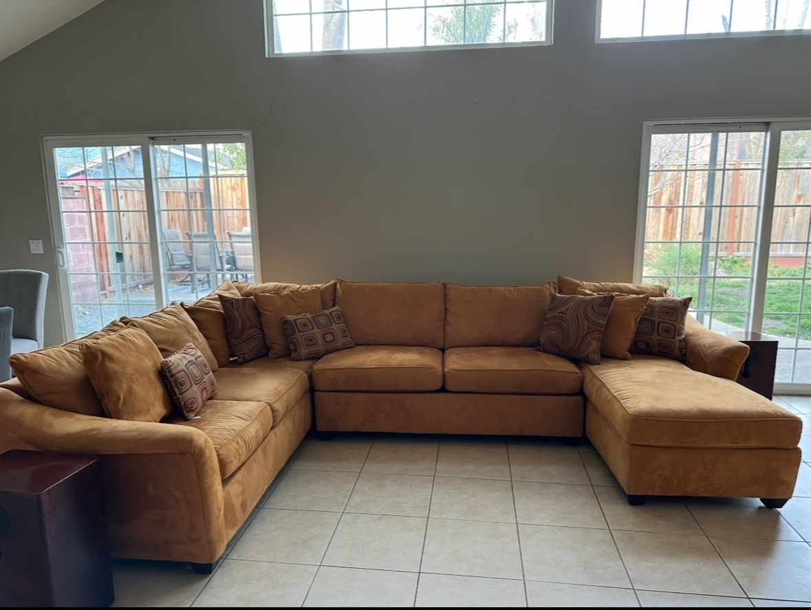 Rust Microfiber Sectional Sofa with Chaise – Good Condition