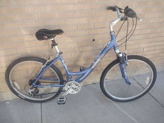 Women’s Diamondback Serene Comfort bike (Northglenn