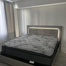 Selling King Bed (Best Offer) (Need Gone ASAP)