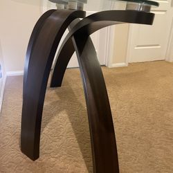 Stylish Modern Glass Coffee Table – Curved Elegance, Like New