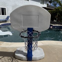 Pool toys/ games : basketball hoop
