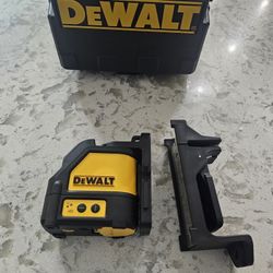 New DEWALT 100 ft. Green Self-Leveling Cross Line Laser Level with (3) AA Batteries & Case